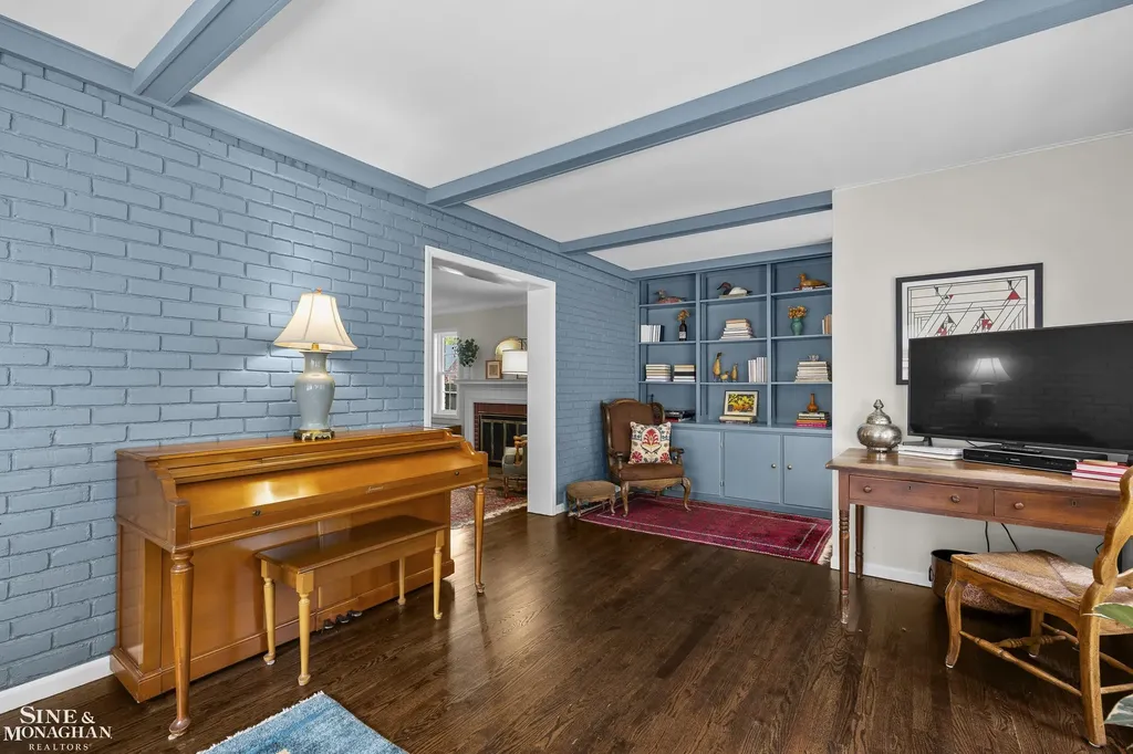 106 Meadow Lane Grosse Pointe Farms City MI 48236