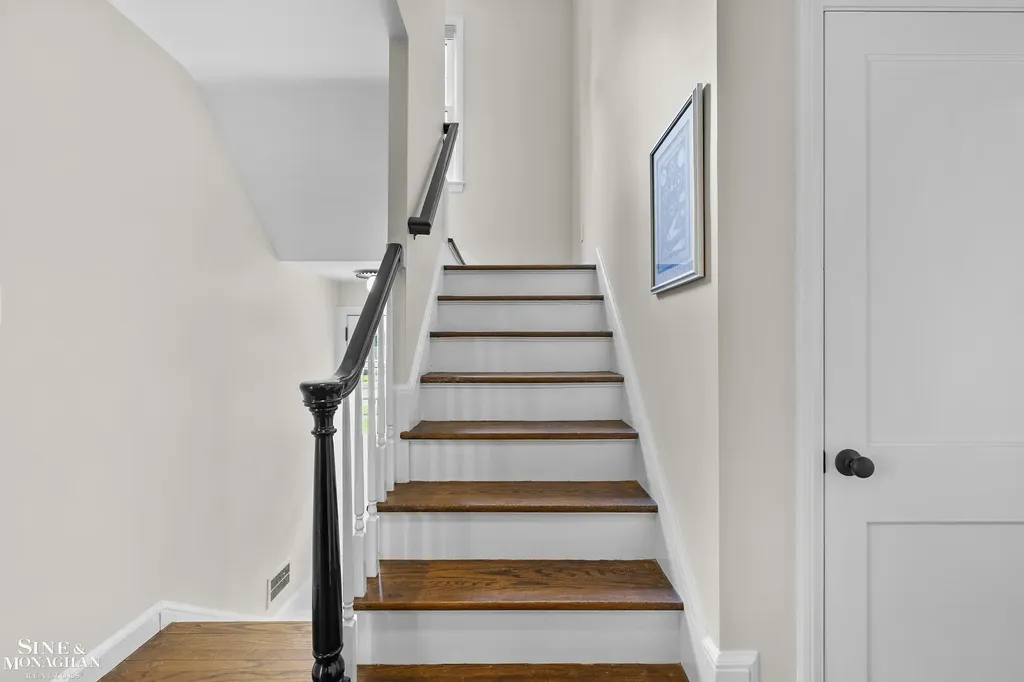 106 Meadow Lane Grosse Pointe Farms City MI 48236