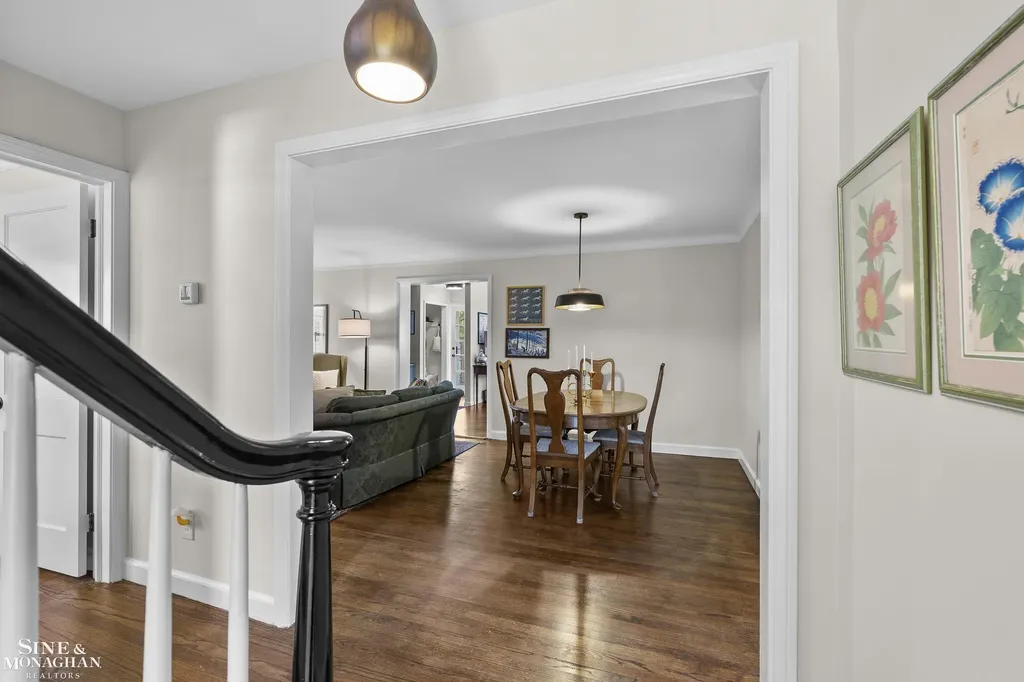 106 Meadow Lane Grosse Pointe Farms City MI 48236