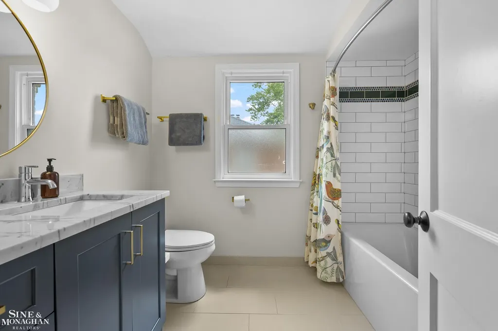106 Meadow Lane Grosse Pointe Farms City MI 48236