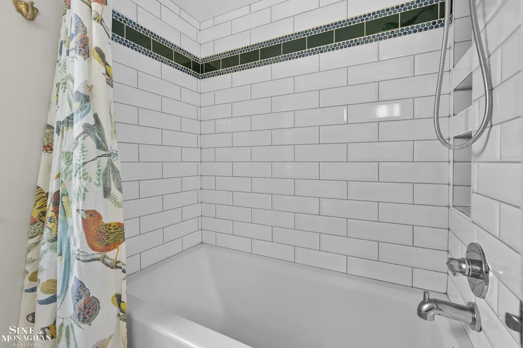 106 Meadow Lane Grosse Pointe Farms City MI 48236