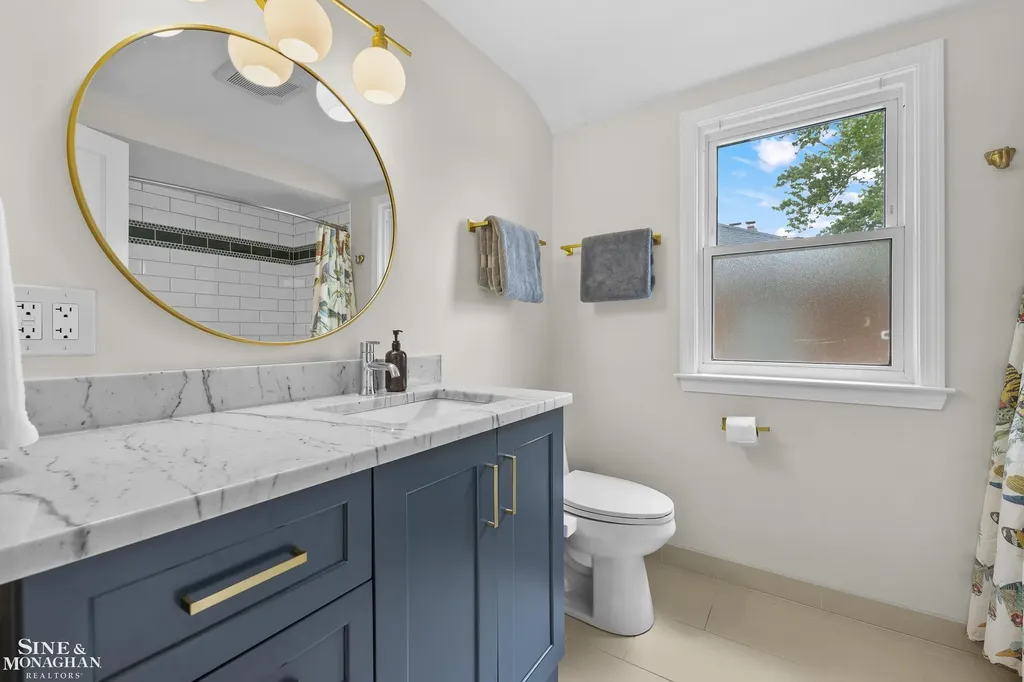 106 Meadow Lane Grosse Pointe Farms City MI 48236