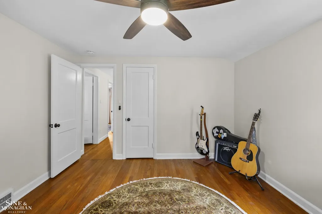 106 Meadow Lane Grosse Pointe Farms City MI 48236
