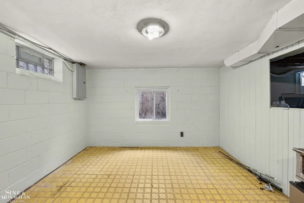 106 Meadow Lane Grosse Pointe Farms City MI 48236