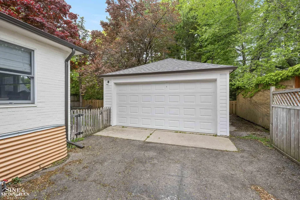 106 Meadow Lane Grosse Pointe Farms City MI 48236