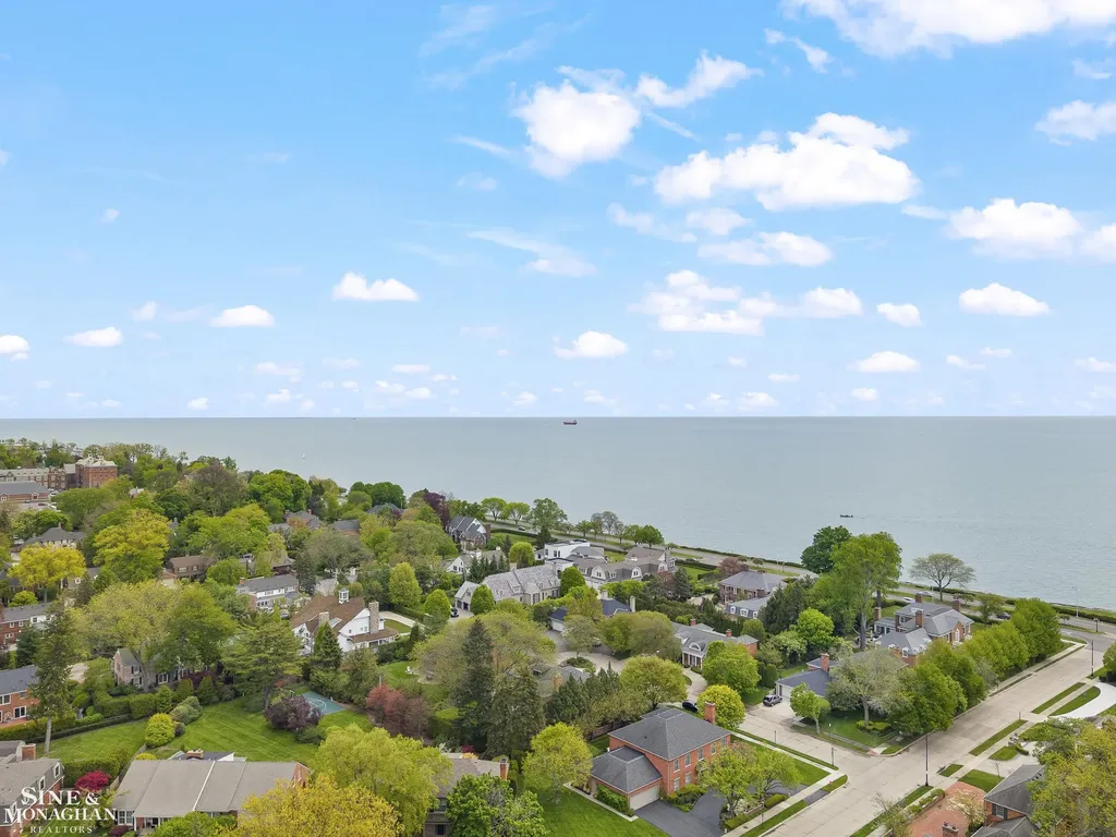 106 Meadow Lane Grosse Pointe Farms City MI 48236