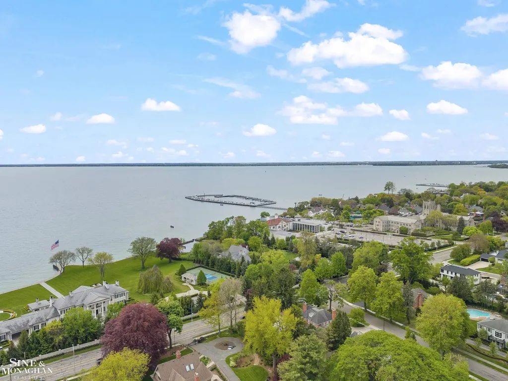 106 Meadow Lane Grosse Pointe Farms City MI 48236