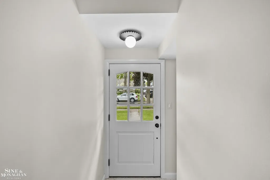 106 Meadow Lane Grosse Pointe Farms City MI 48236