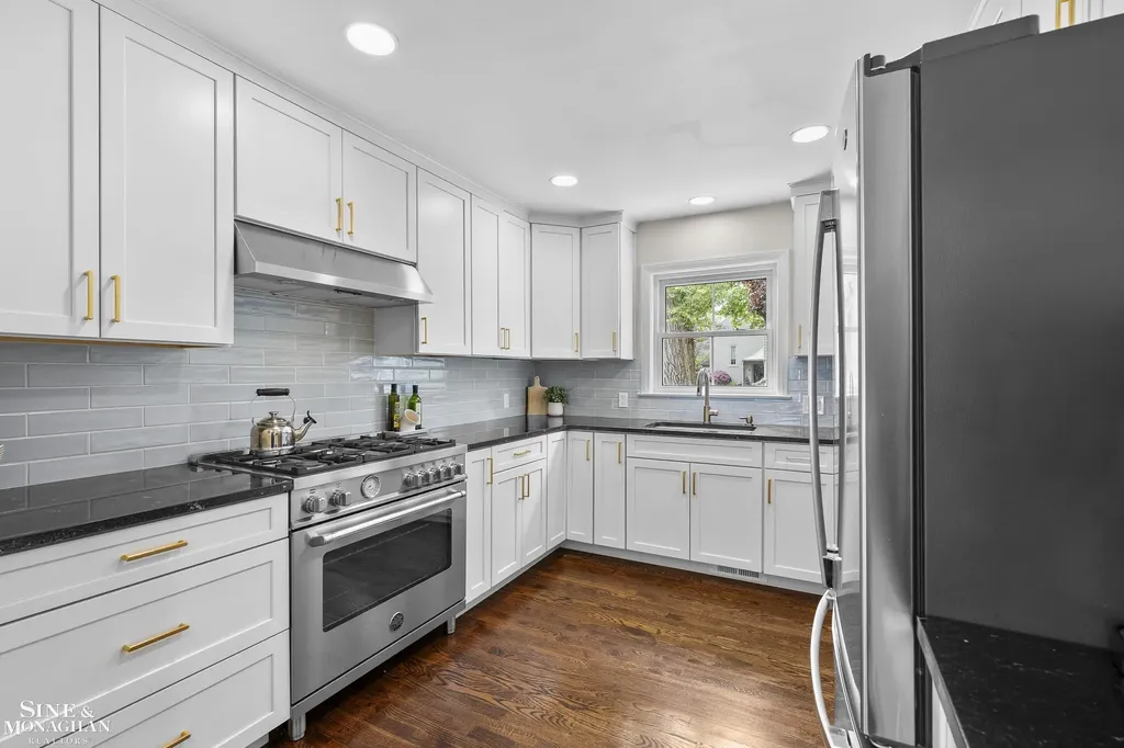 106 Meadow Lane Grosse Pointe Farms City MI 48236