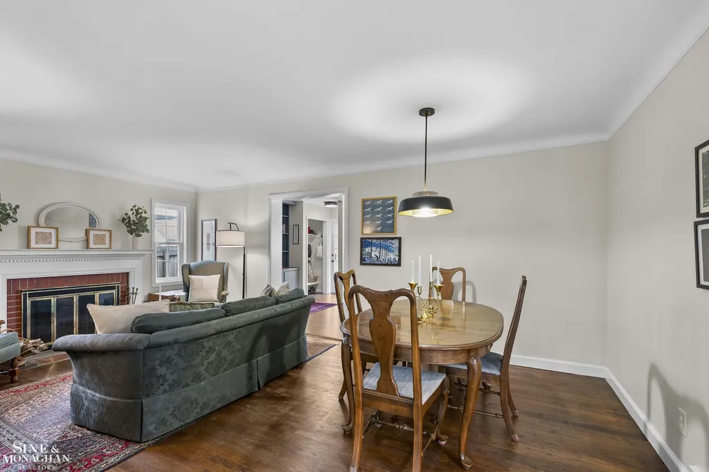 106 Meadow Lane Grosse Pointe Farms City MI 48236