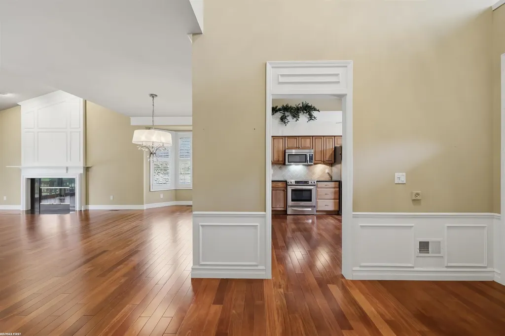 1368 Rock Valley Drive Rochester City MI 48307