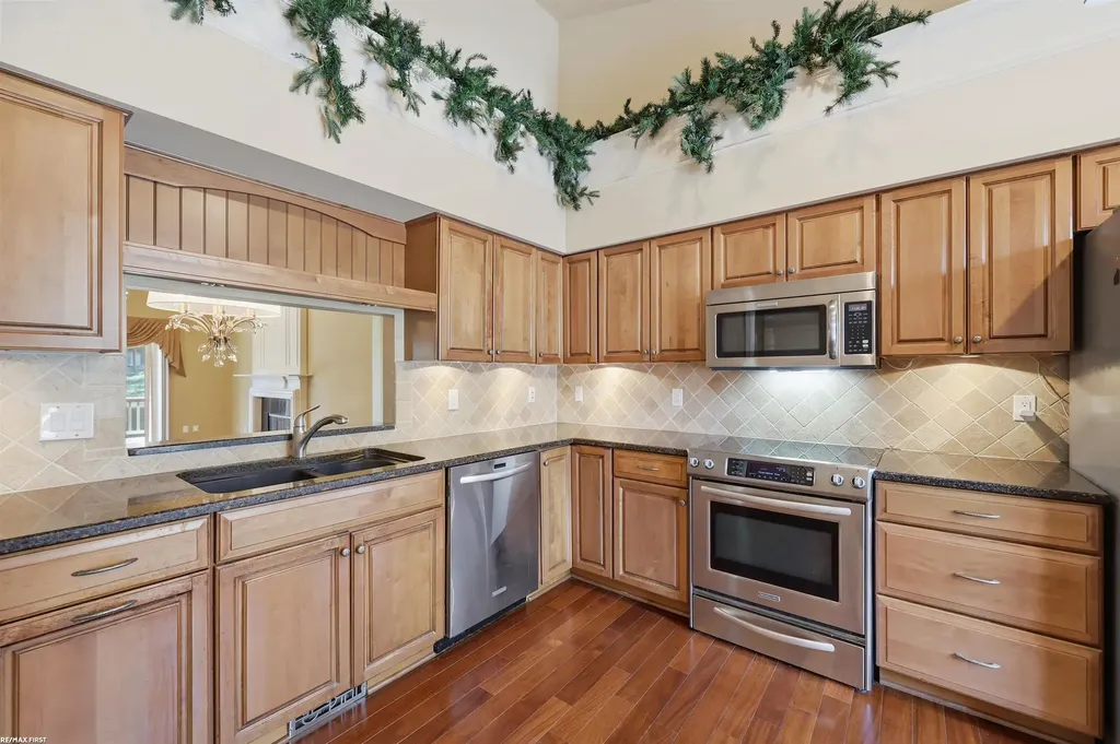 1368 Rock Valley Drive Rochester City MI 48307