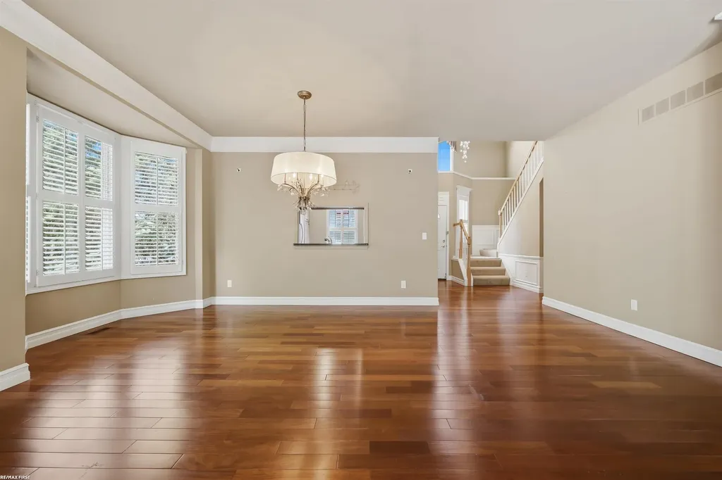 1368 Rock Valley Drive Rochester City MI 48307