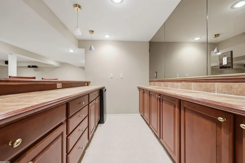 1368 Rock Valley Drive Rochester City MI 48307