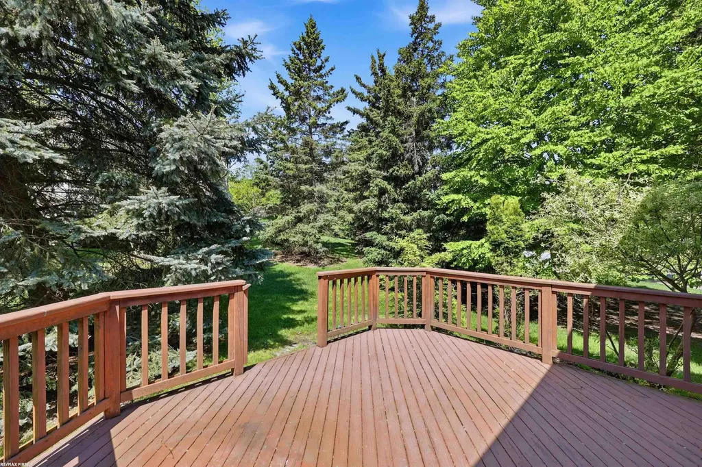 1368 Rock Valley Drive Rochester City MI 48307