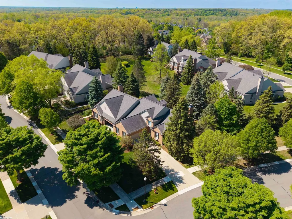 1368 Rock Valley Drive Rochester City MI 48307