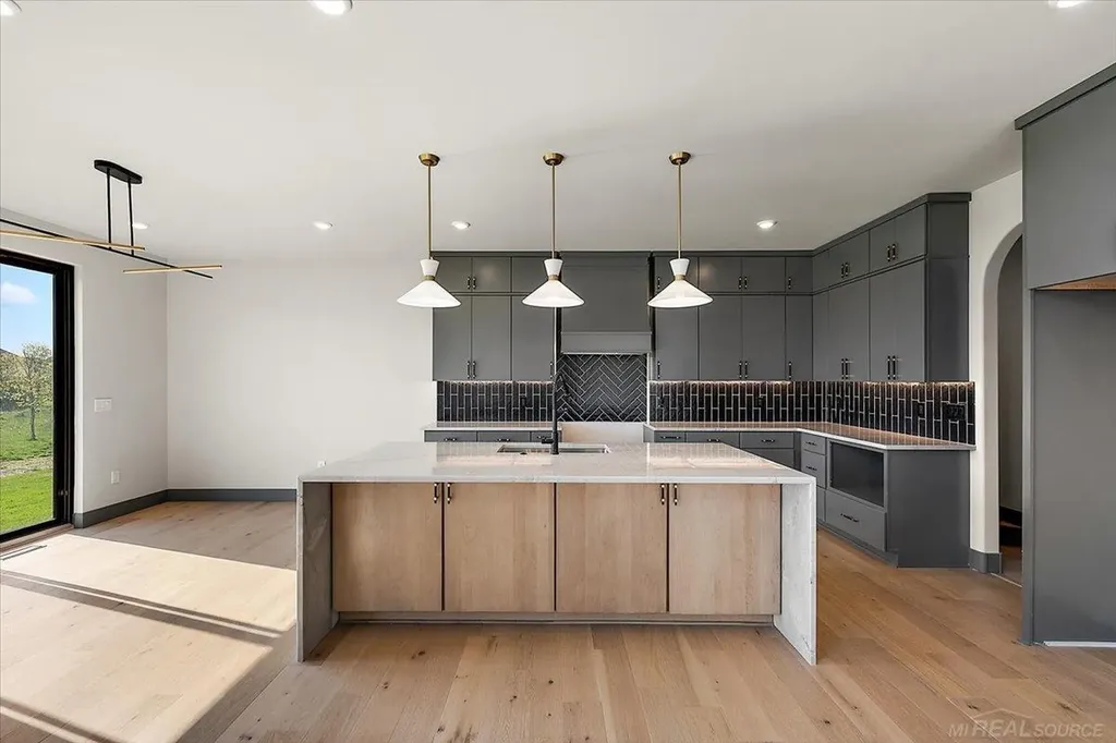 42528 Saddle Lane Sterling Heights City MI 48314