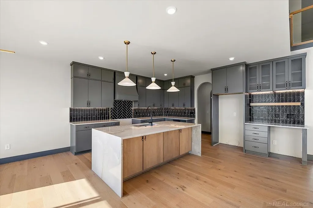 42528 Saddle Lane Sterling Heights City MI 48314