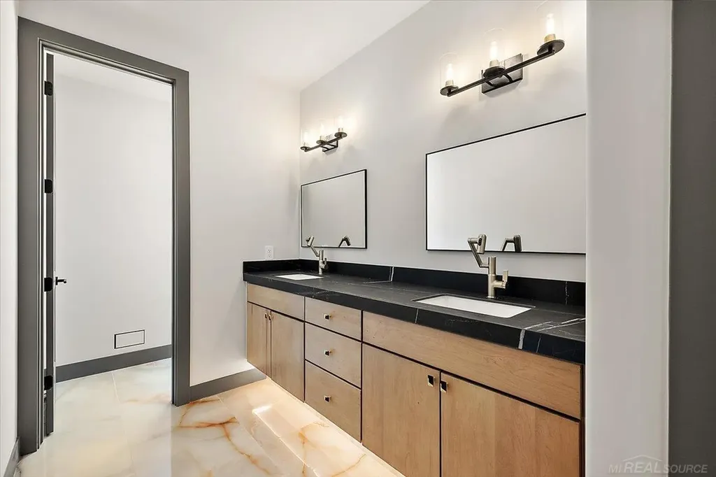 42528 Saddle Lane Sterling Heights City MI 48314