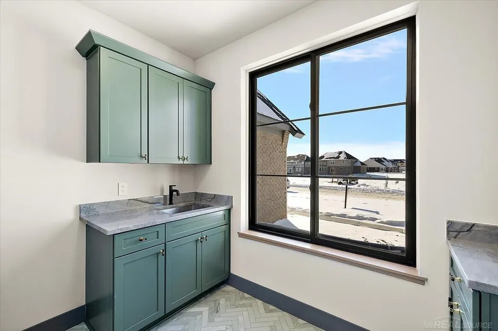 42528 Saddle Lane Sterling Heights City MI 48314