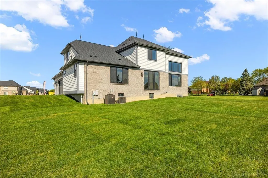 42528 Saddle Lane Sterling Heights City MI 48314
