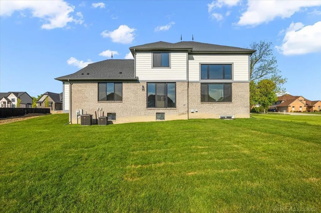 42528 Saddle Lane Sterling Heights City MI 48314