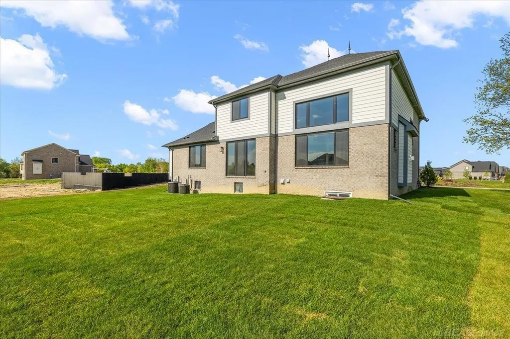 42528 Saddle Lane Sterling Heights City MI 48314