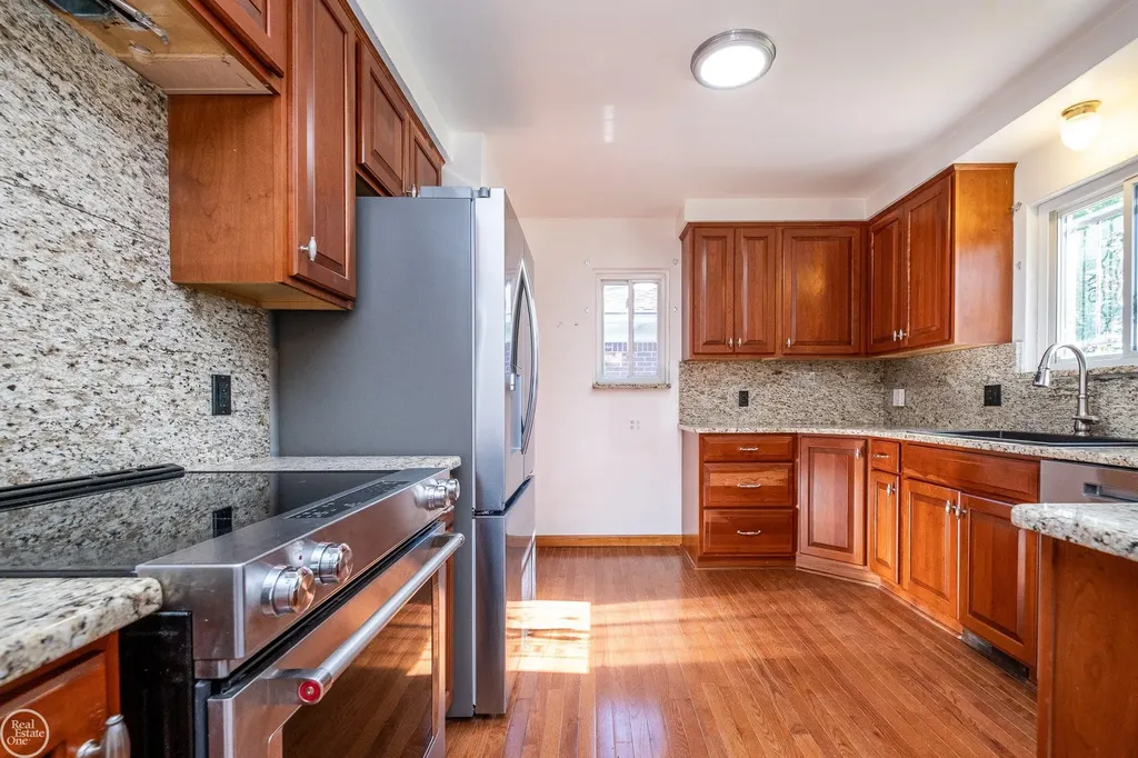 26670 Potomac Court Center Line City MI 48015