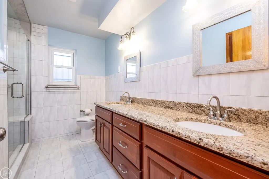 26670 Potomac Court Center Line City MI 48015