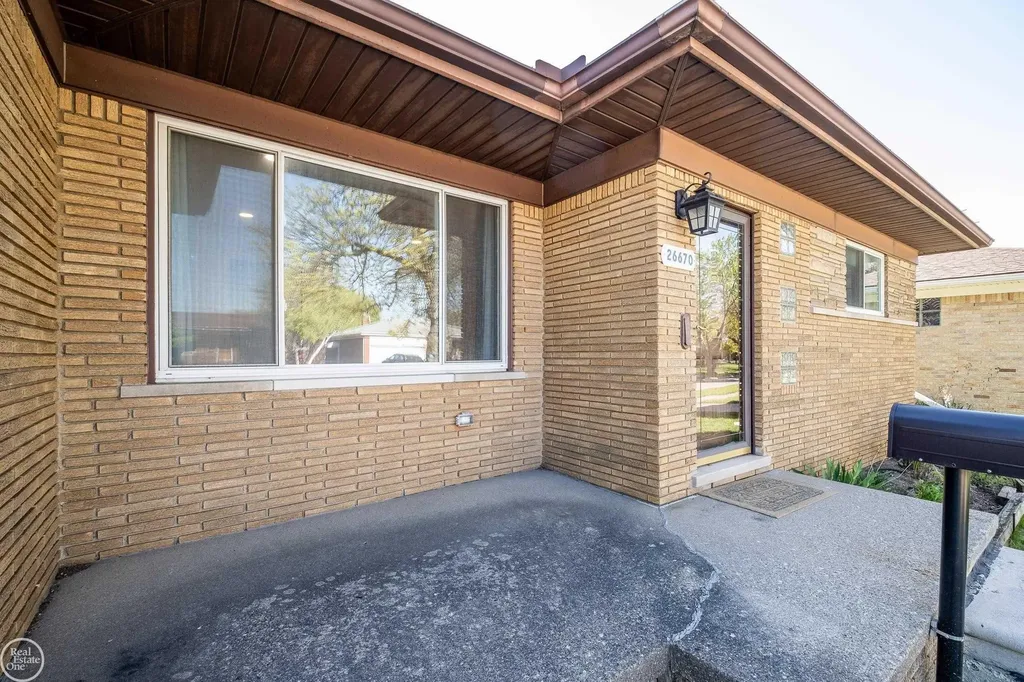 26670 Potomac Court Center Line City MI 48015