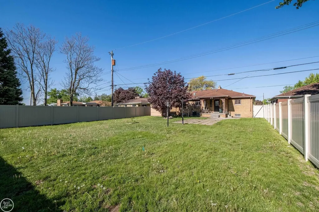 26670 Potomac Court Center Line City MI 48015