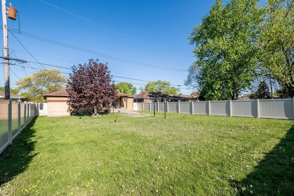 26670 Potomac Court Center Line City MI 48015