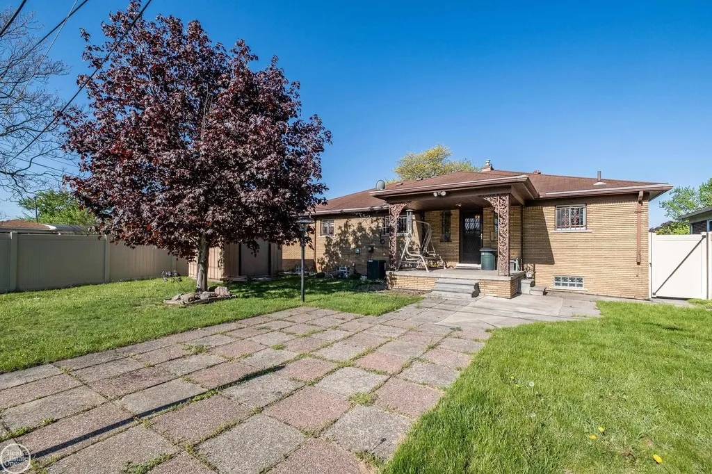 26670 Potomac Court Center Line City MI 48015