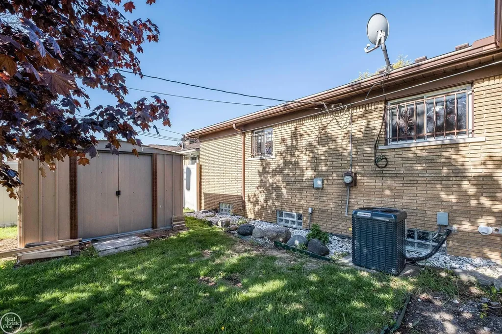 26670 Potomac Court Center Line City MI 48015
