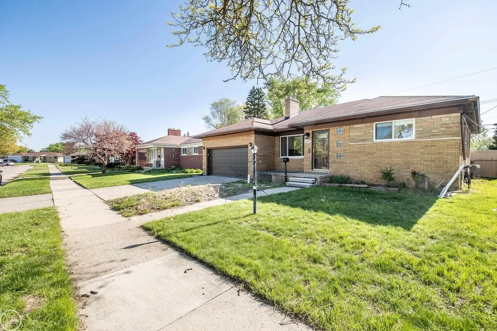 26670 Potomac Court Center Line City MI 48015