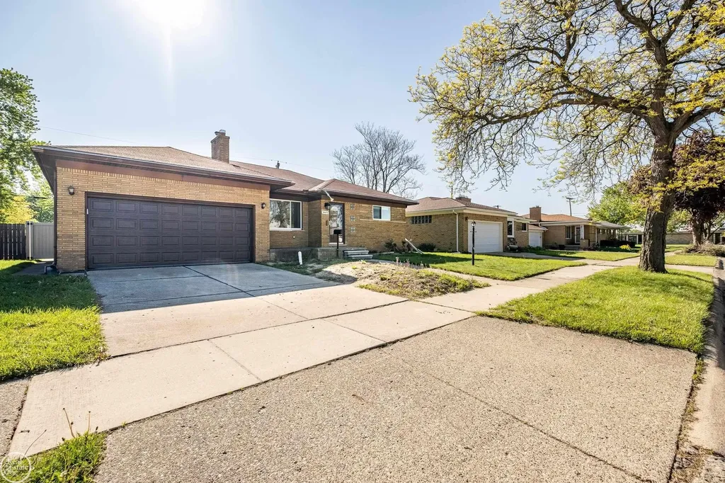 26670 Potomac Court Center Line City MI 48015