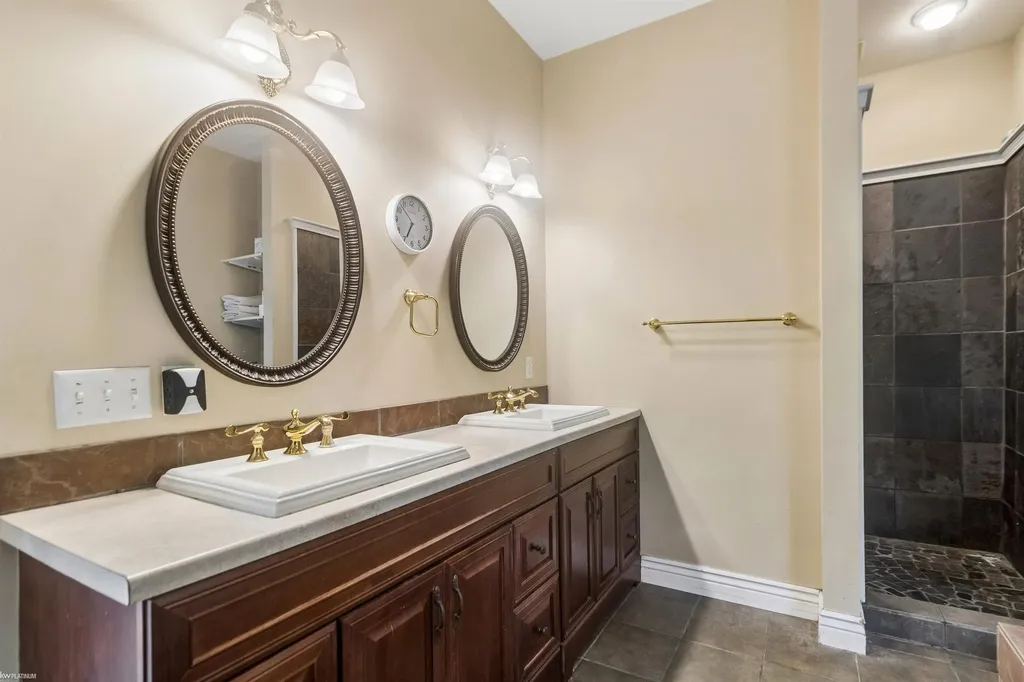 5425 Baywood Drive Fort Gratiot Charter Township MI 48059
