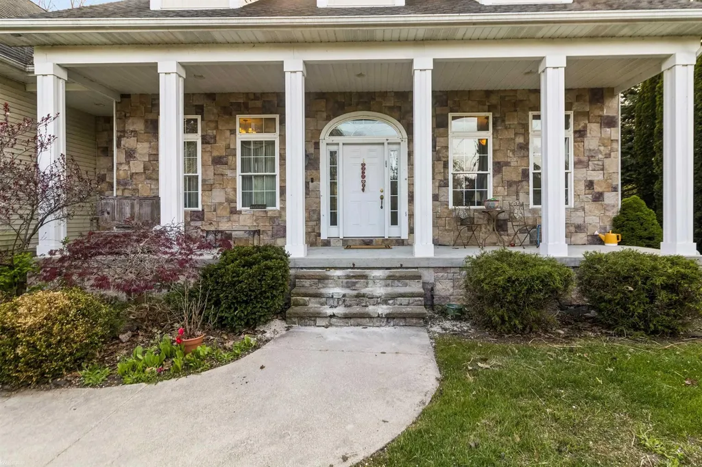 5425 Baywood Drive Fort Gratiot Charter Township MI 48059