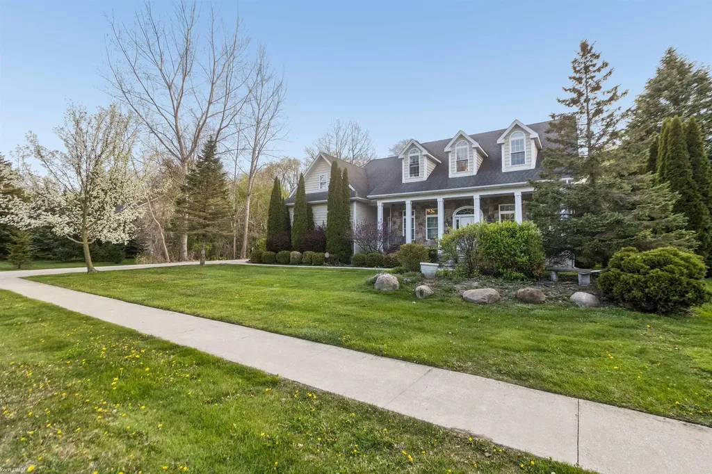 5425 Baywood Drive Fort Gratiot Charter Township MI 48059
