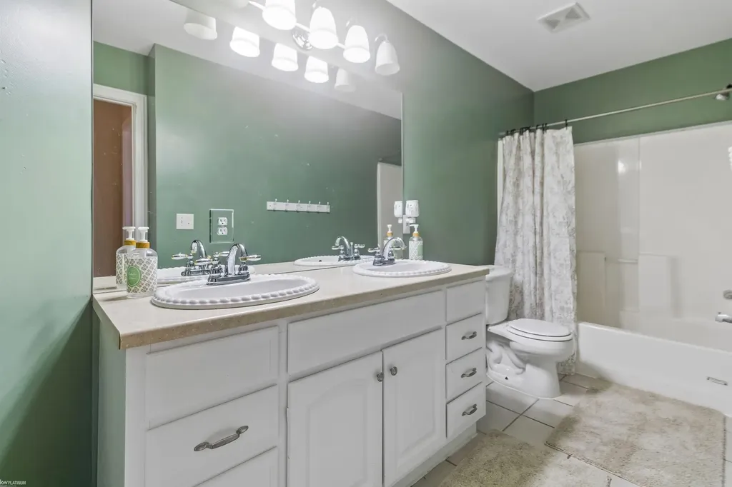 5425 Baywood Drive Fort Gratiot Charter Township MI 48059