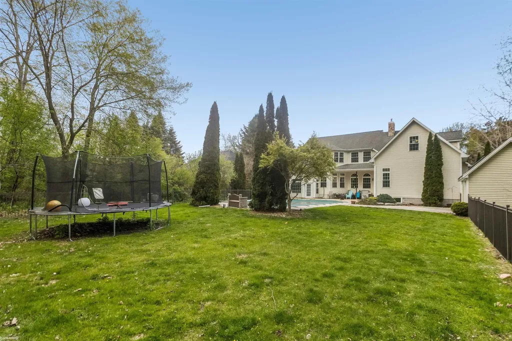 5425 Baywood Drive Fort Gratiot Charter Township MI 48059