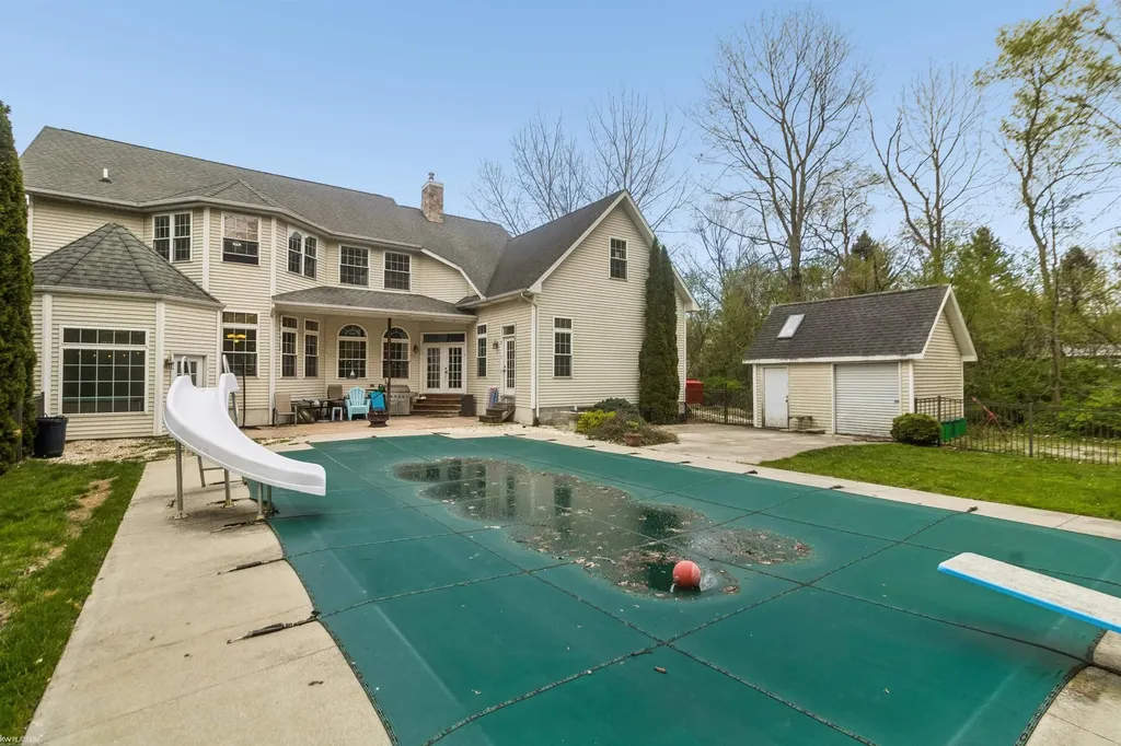 5425 Baywood Drive Fort Gratiot Charter Township MI 48059