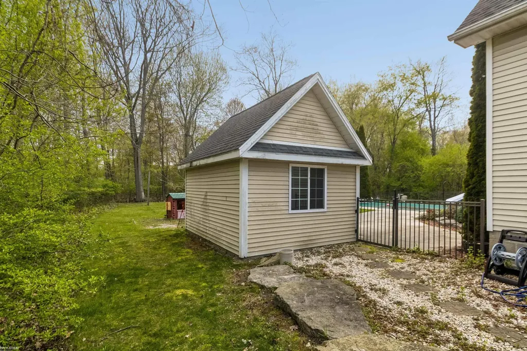5425 Baywood Drive Fort Gratiot Charter Township MI 48059