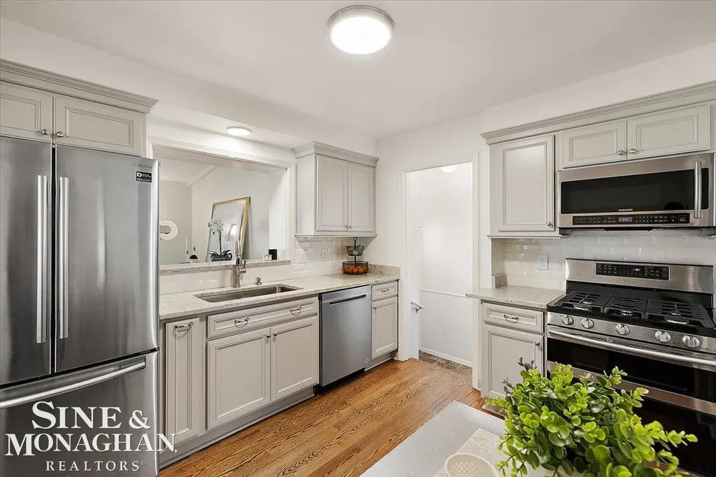 1044 Somerset Avenue Grosse Pointe Park City MI 48230