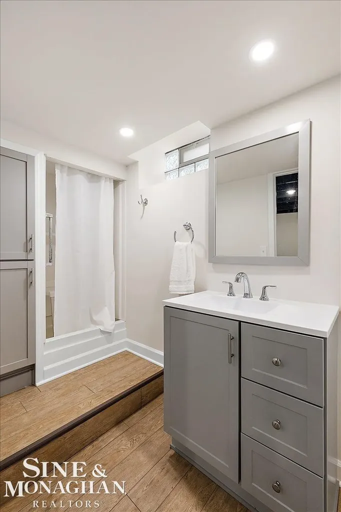 1044 Somerset Avenue Grosse Pointe Park City MI 48230