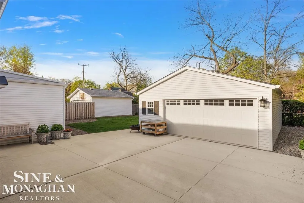 1044 Somerset Avenue Grosse Pointe Park City MI 48230