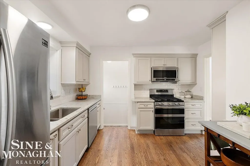 1044 Somerset Avenue Grosse Pointe Park City MI 48230