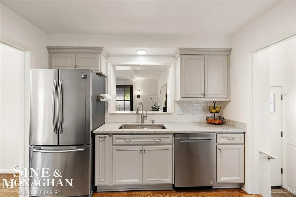 1044 Somerset Avenue Grosse Pointe Park City MI 48230