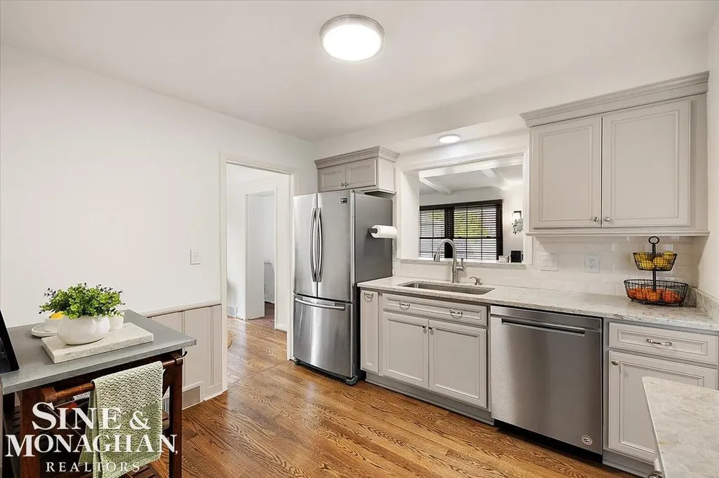1044 Somerset Avenue Grosse Pointe Park City MI 48230