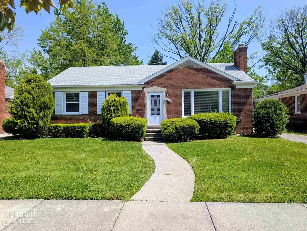 2168 Allard Road Grosse Pointe Woods City MI 48236